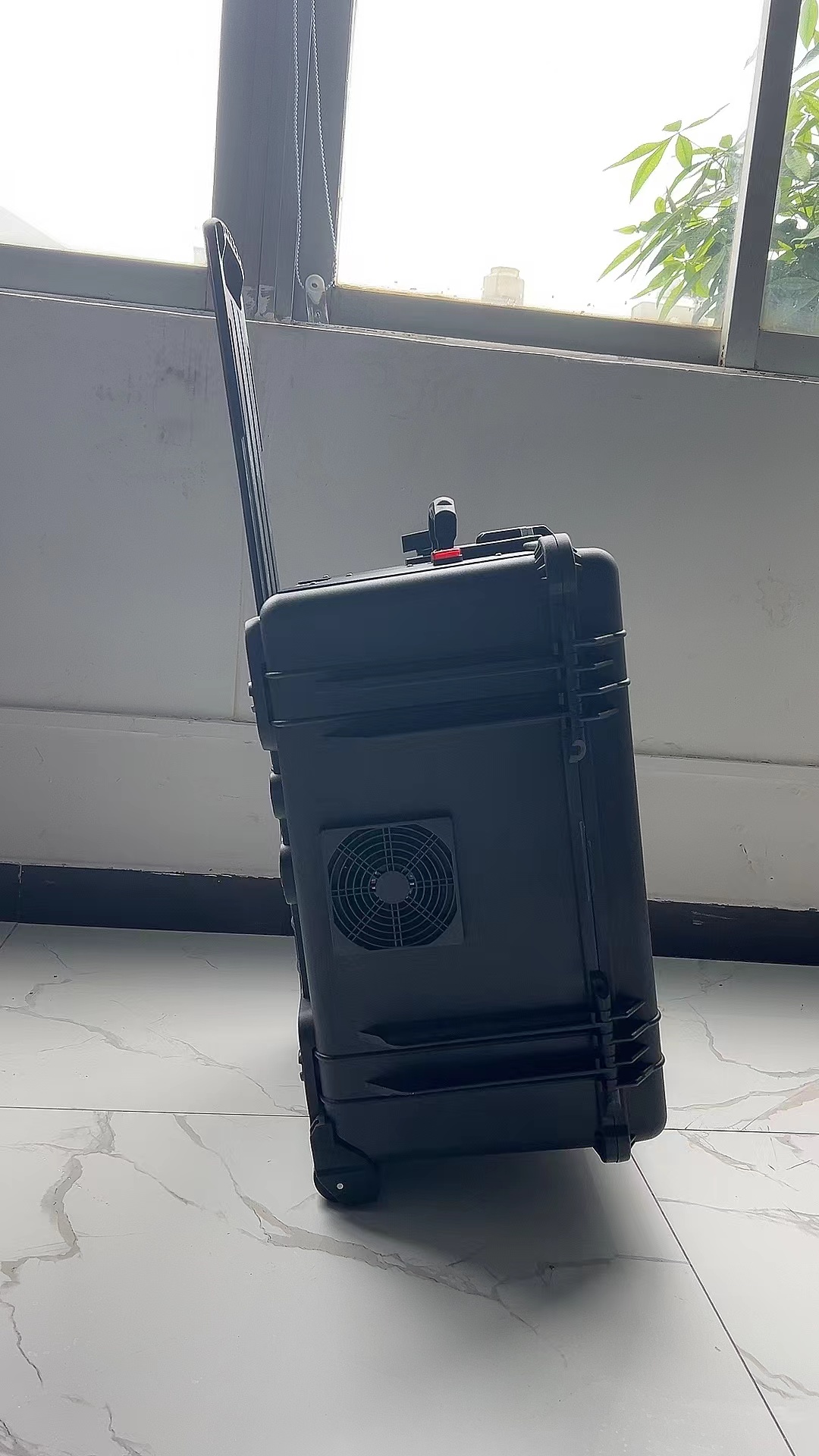 将乐手拉箱型移动通信干扰器